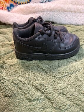 Nike Kids Black Low-Top Leather Sneakers